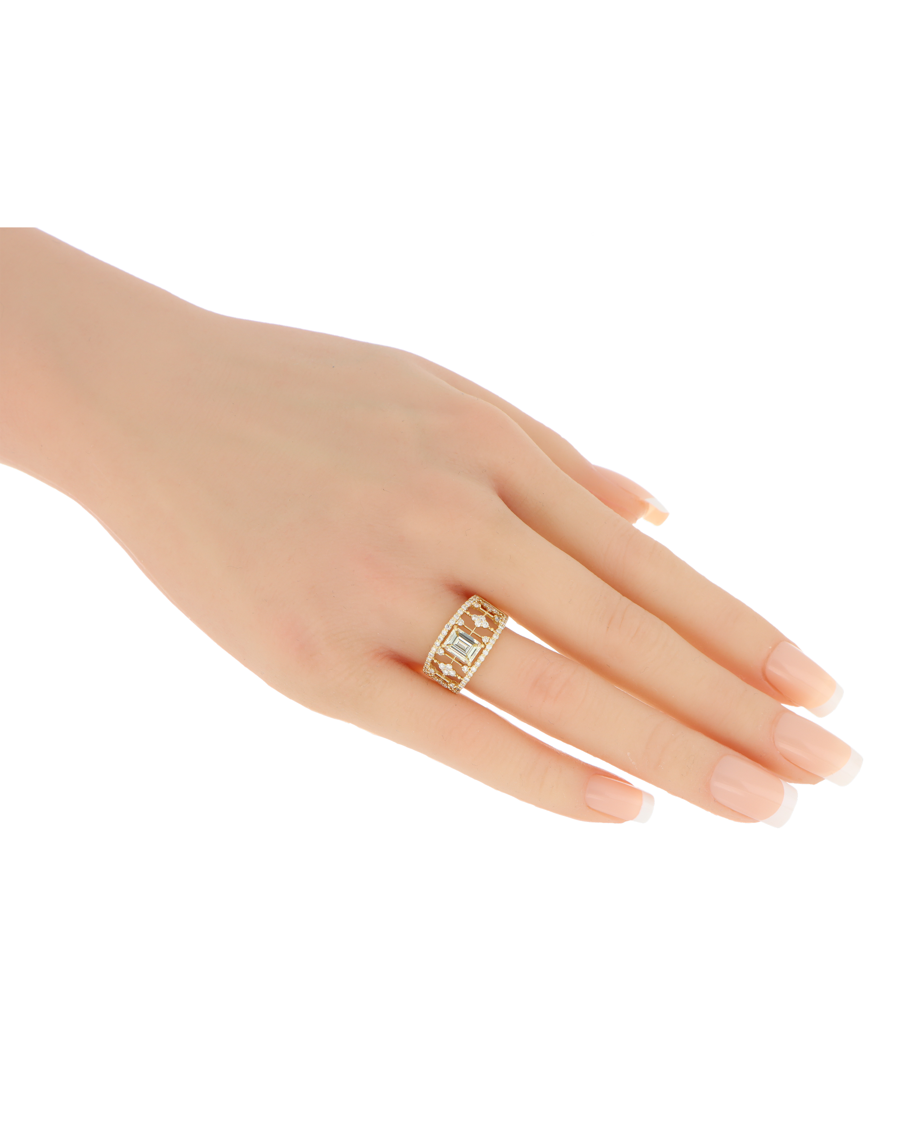 Luxury Diamond Ring In Yellow Gold Band