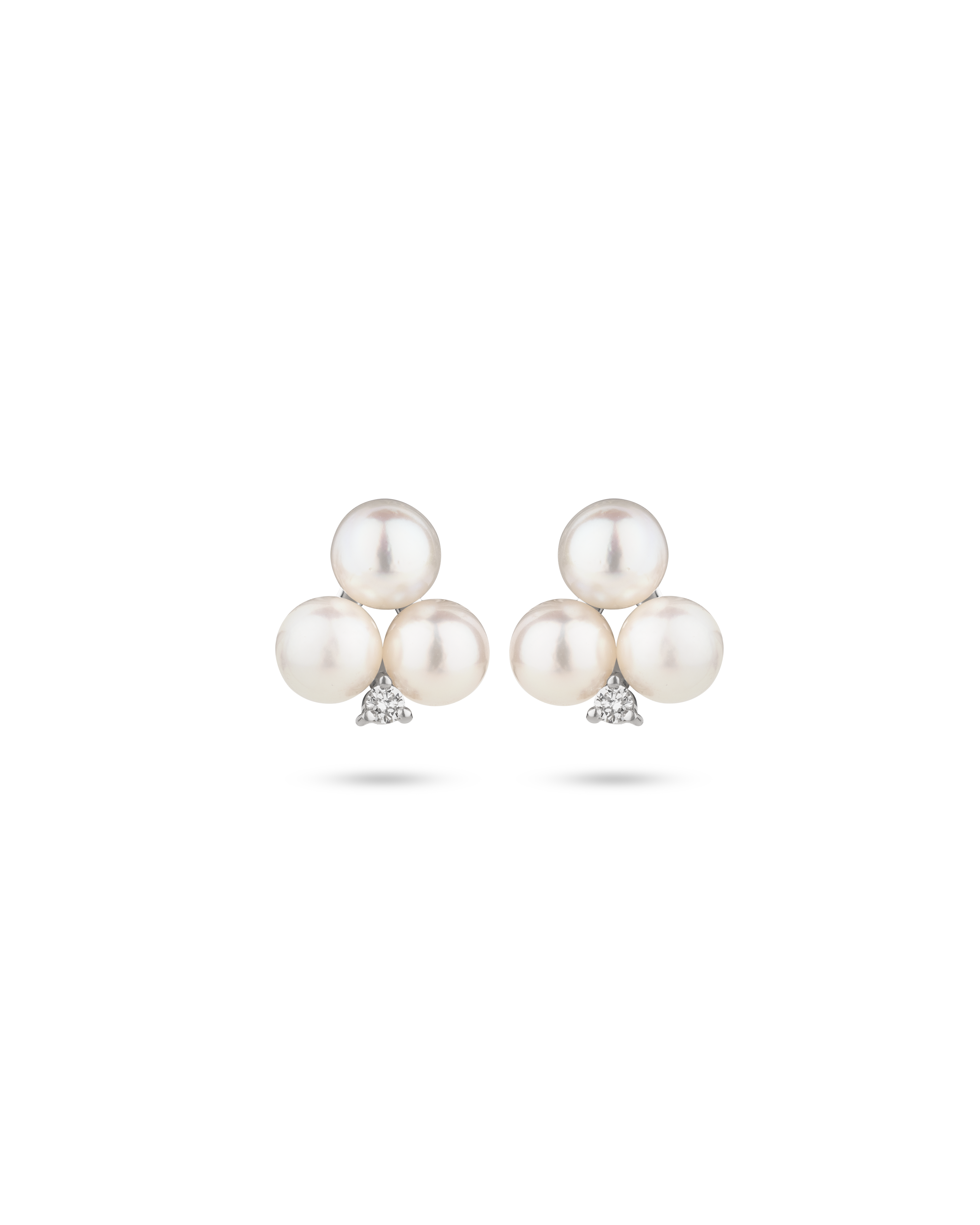 Cluster Stud Earrings with 2.5 carats of Akoya Pearls set in platinum 950