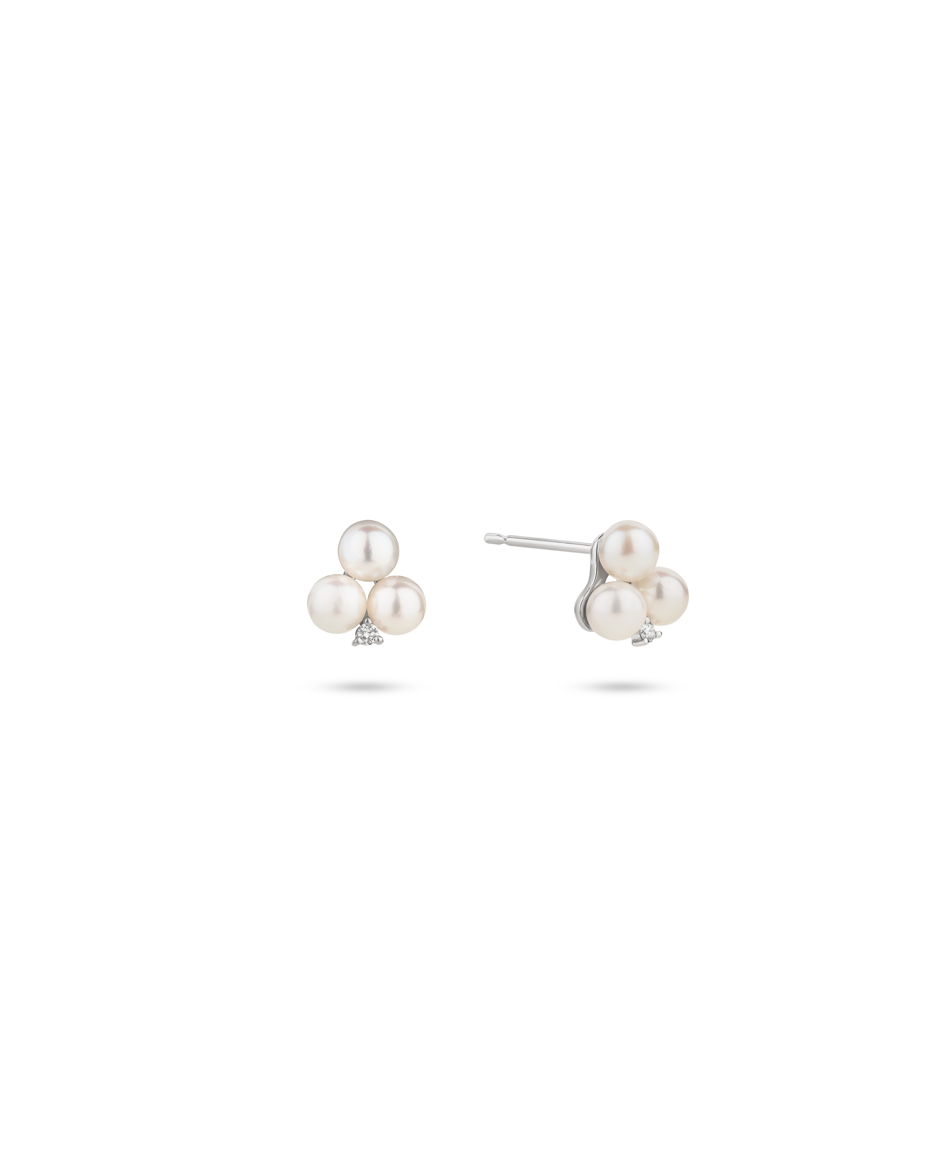 Cluster Stud Earrings with 2.5 carats of Akoya Pearls set in platinum 950