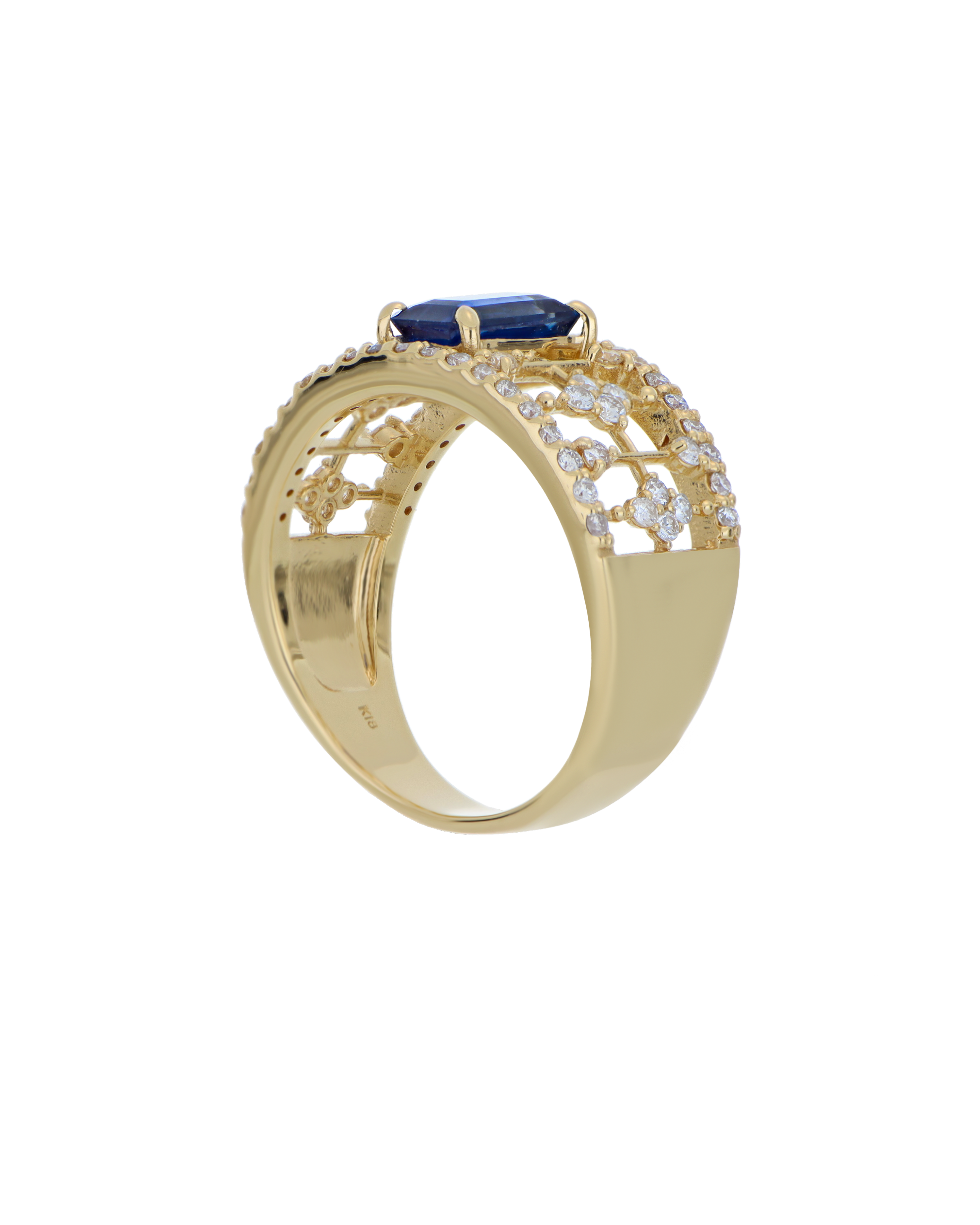 Sapphire Ring in Yellow Gold From Sri Lanka