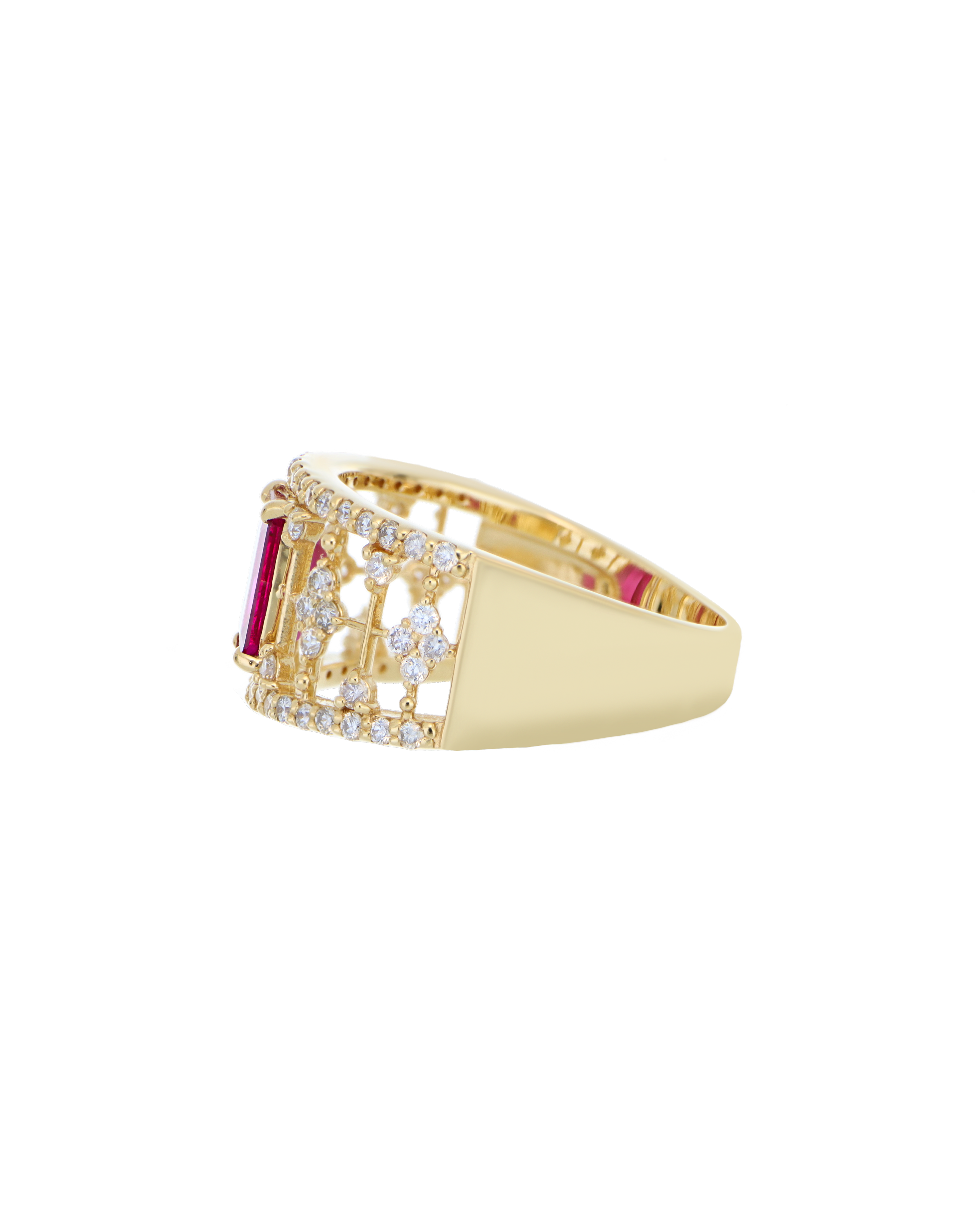 18K Yellow Gold Traditional Ring With Ruby Stone