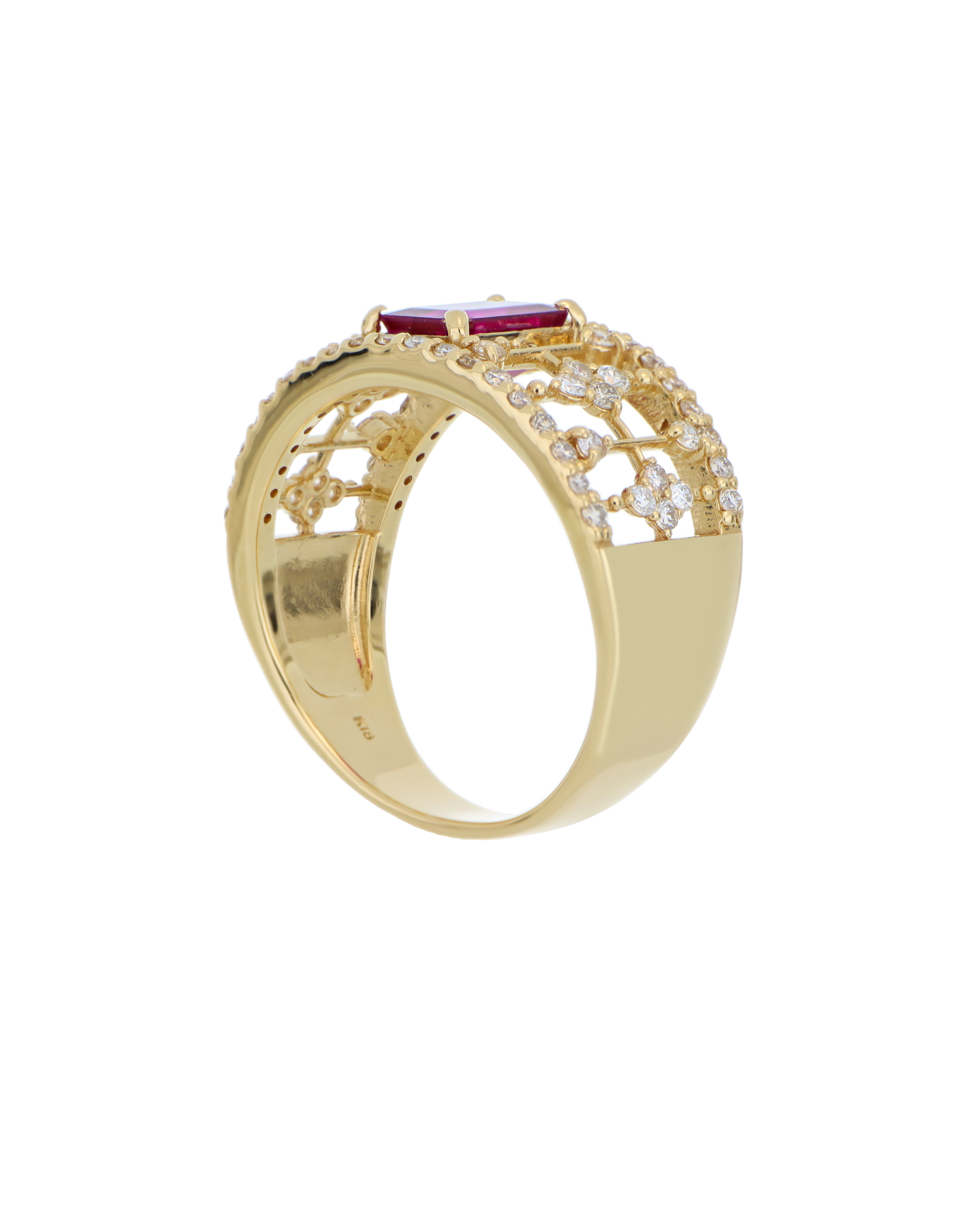 18K Yellow Gold Traditional Ring With Ruby Stone