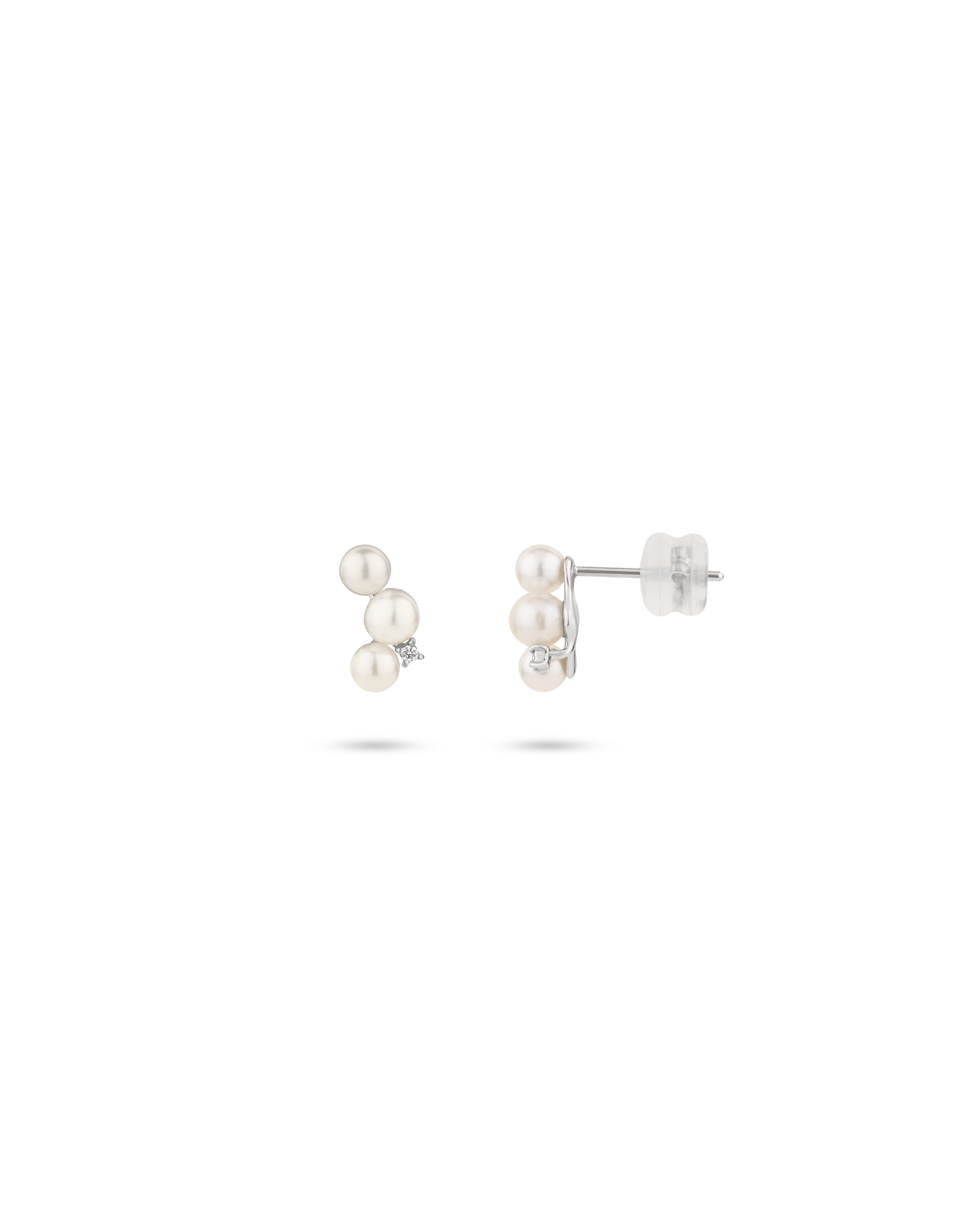 Earrings with 3.1 carats of Akoya pearls set in platinum 950