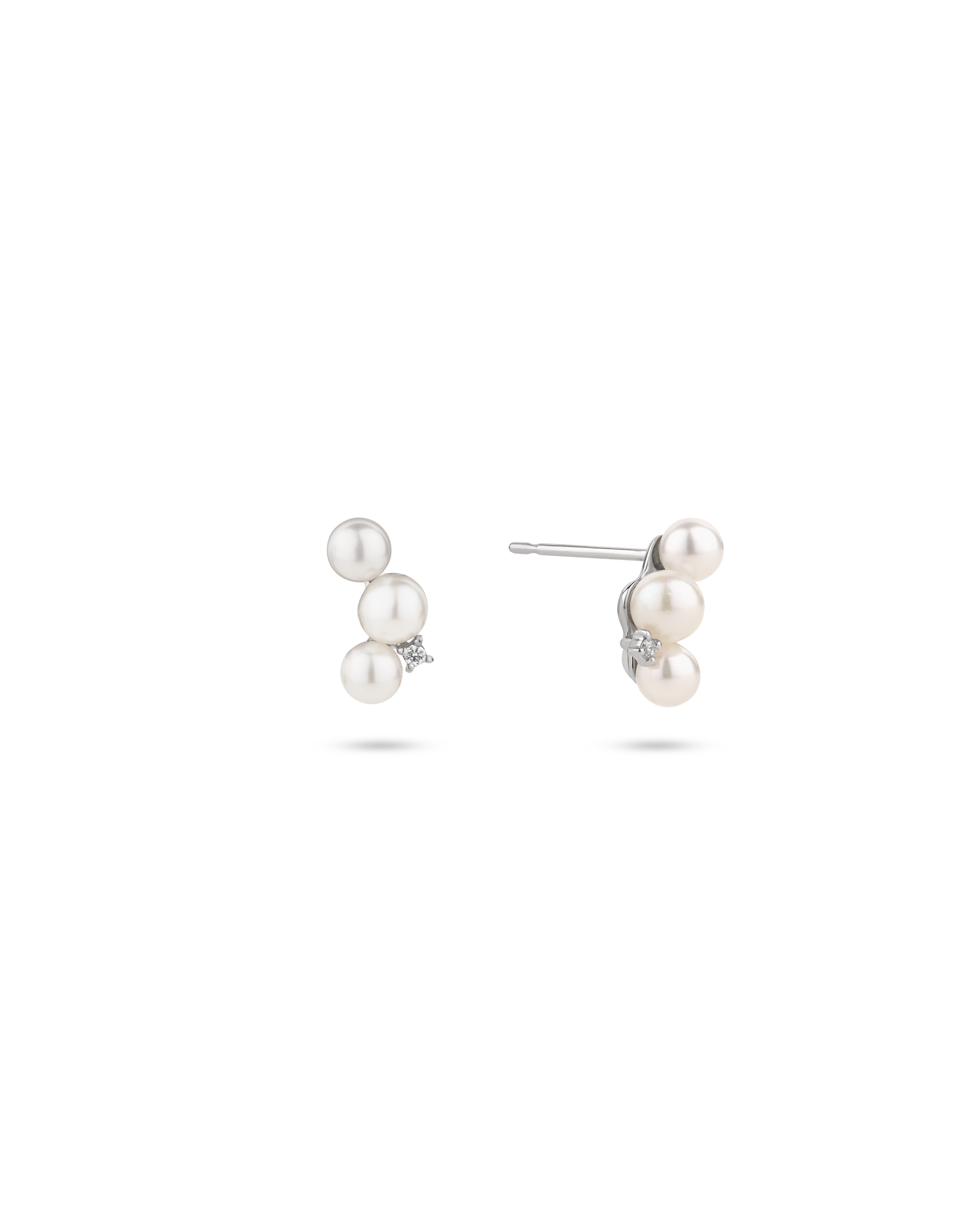 Earrings with 3.1 carats of Akoya pearls set in platinum 950