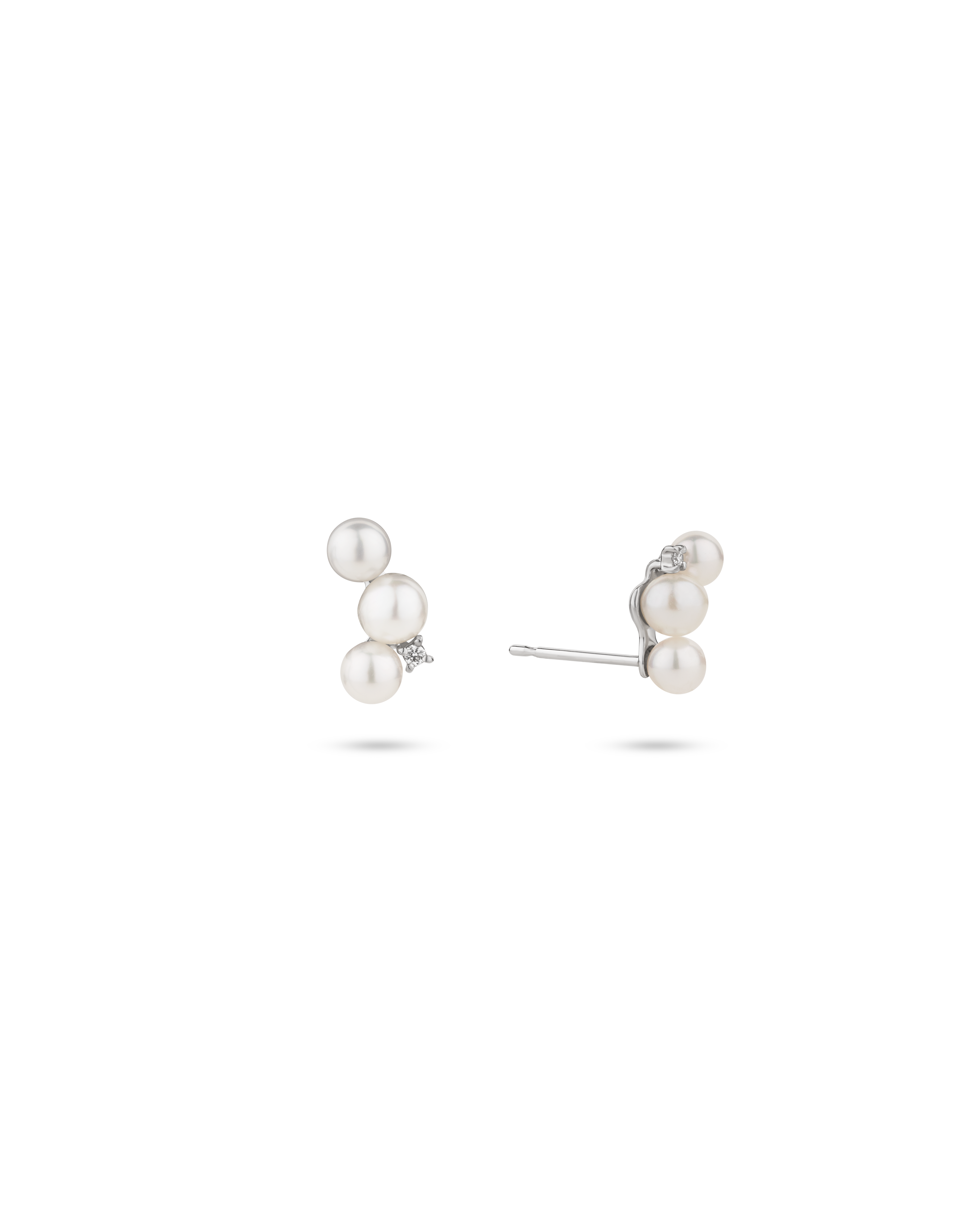 Earrings with 3.1 carats of Akoya pearls set in platinum 950