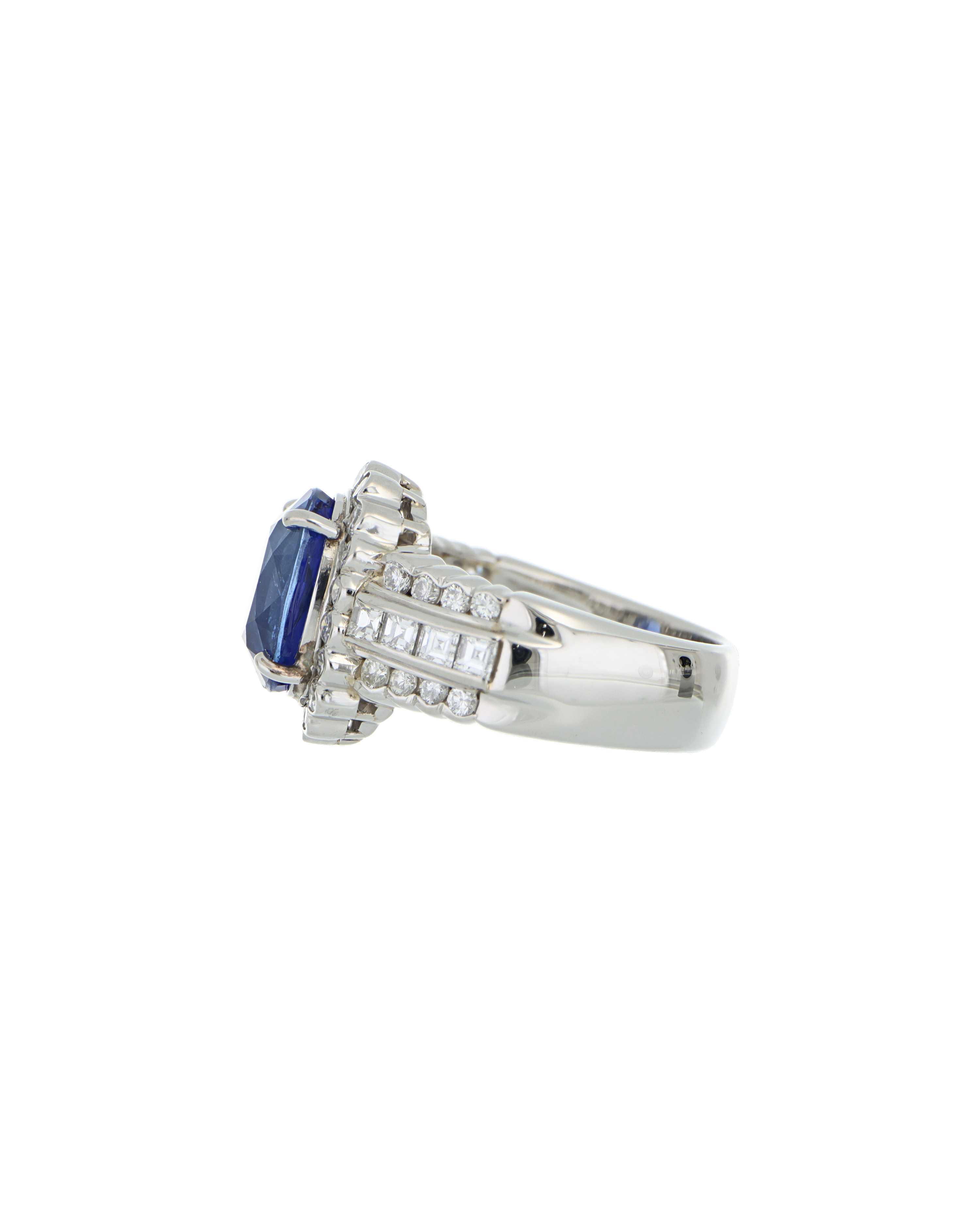 40111 Platinum Oval Sapphire Ring 4.54ct Sapphire - 1.38ct Diamonds