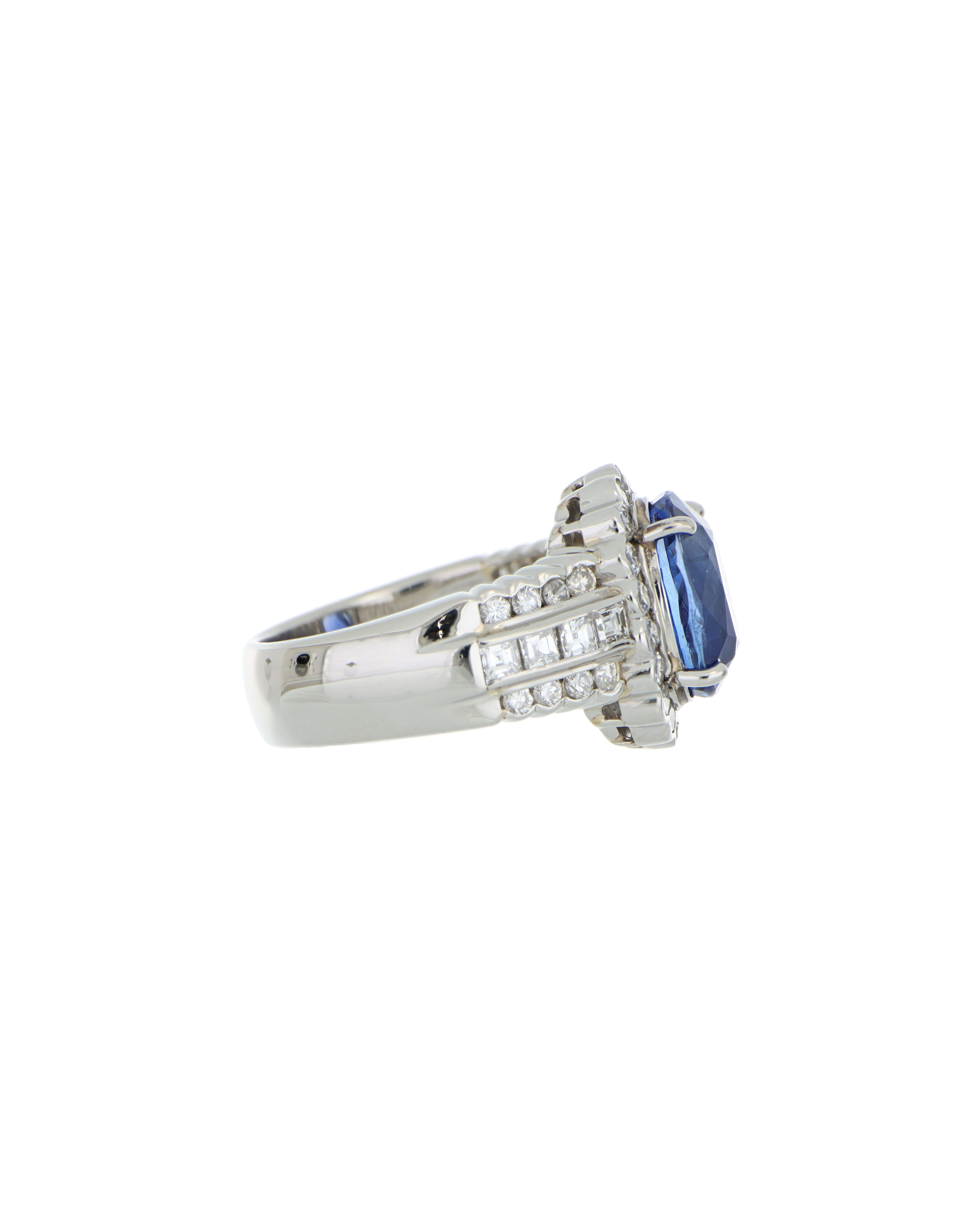 40111 Platinum Oval Sapphire Ring 4.54ct Sapphire - 1.38ct Diamonds