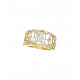 Luxury Diamond Ring In Yellow Gold Band